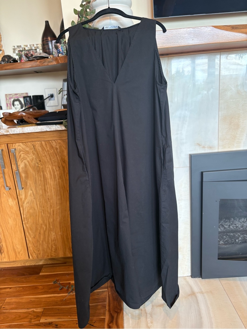 Zara Black V-Neck Maxi Dress with Pockets - Picture 2 of 3
